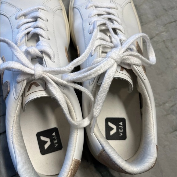 Veja Women's White and Tan Sneakers - Picture 4 of 5